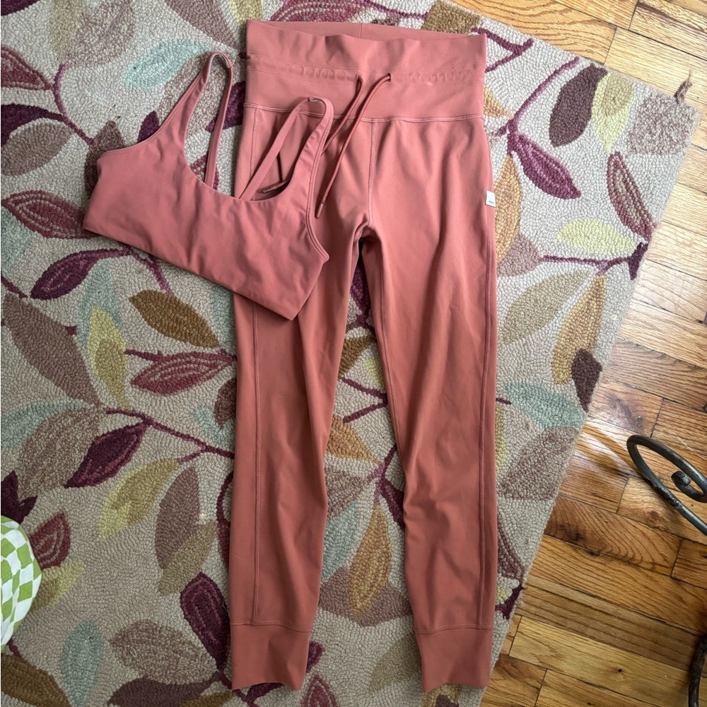 Vuori daily leggings & matching sports bra
